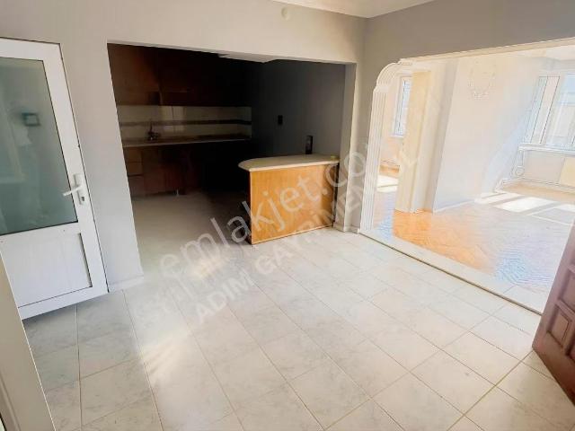 Adım Gayrimenkul/deliktaş Mh Asarcıklı Cd A.mutfaklı 110m2 2+1