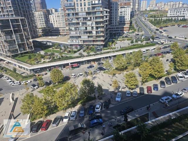 Adım İstanbul De Başakşehir Meydan Manzaralı Satılık 4+1 Daire