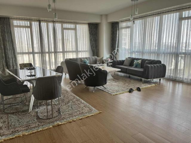 Adım İstanbul Sitesinde 4+1 Full Eşyalı Kiralık Daire