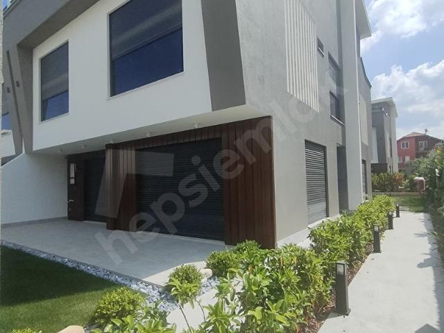 GAZİEMİR MENDERES MAH. 4+1 LÜKS 200 m2 SIFIR TRİPLEKS VİLLA