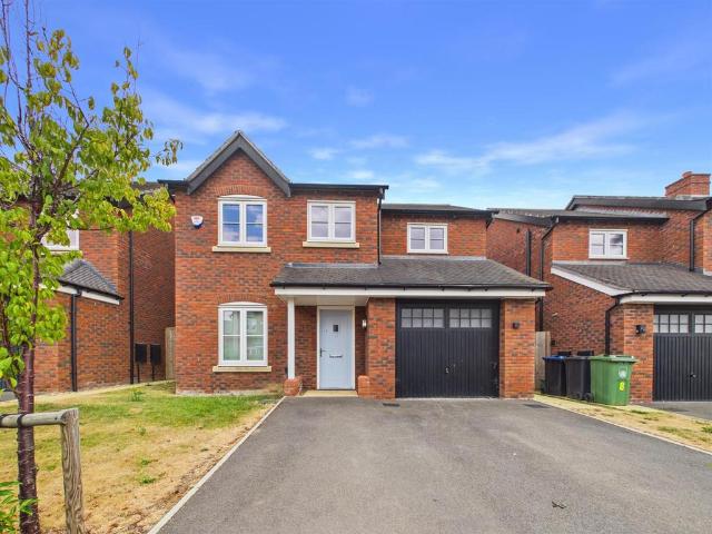 Admiral Cowan Way, Kineton 3 bed detached house to rent £1,750 pcm £404 pw