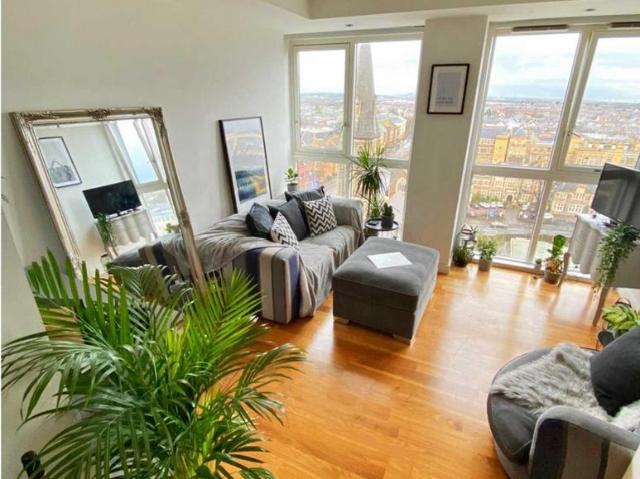 Admiral House, Cardiff 1 bed flat to rent £1,050 pcm £242 pw