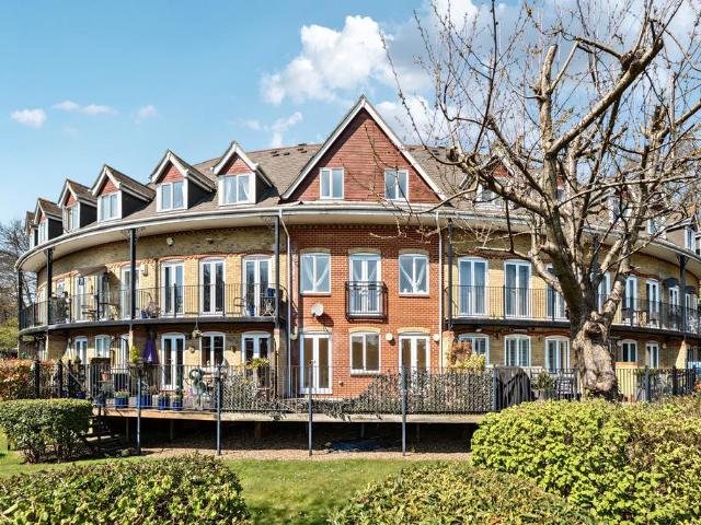 Admiral Stirling Court, Weystone. 3 bed terraced house to rent £2,650 pcm £612 pw