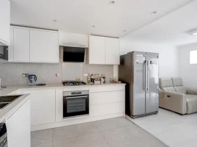 Admiral Walk, London, W9 3TJ, United Kingdom | 2 bed apartment for rent #138931835 | Rentberry