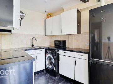 Admirals Way, Gravesend 2 bed apartment to rent £1,450 pcm £335 pw