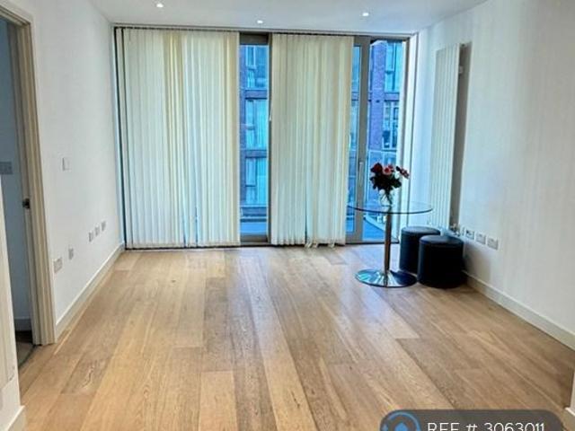 Admiralty Avenue, London, E16 2 bed flat to rent £2,550 pcm £588 pw