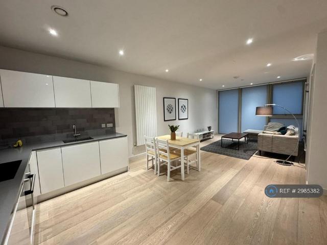 Admiralty Avenue, London, E16 2 bed flat to rent £2,750 pcm £635 pw
