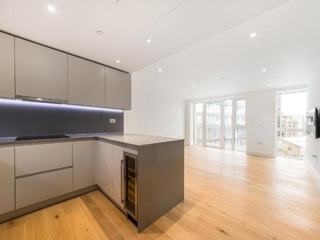 Admiralty House, 150 Vaughan Way, E1W 2 bed apartment to rent £3,200 pcm £738 pw