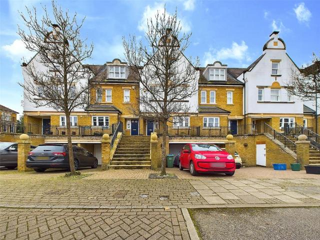 Admiralty Way, Teddington 4 bed terraced house to rent £4,000 pcm £923 pw