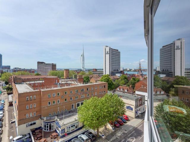 Admiralty Tower, Portsmouth PO1 1 bed apartment to rent £1,400 pcm £323 pw