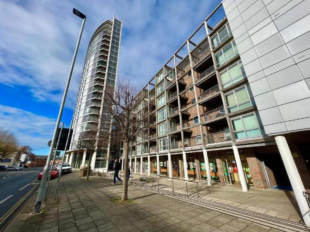 Admiralty Tower, Portsmouth, PO1 2 bed flat to rent £1,800 pcm £415 pw