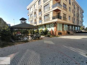Adnan Kahveci Kolejlerde Kısa Katlı Site İçi Ferah Daire Fırsatı