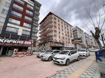 Adnan Menderes Bulvarı'nda 70m² Teraslı, 90m² 2+1 Satılık Daire