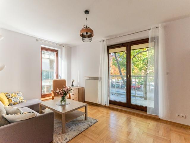 Ładne mieszkanie, oddzielna kuchnia, balkon