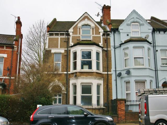 Adorable three bedroom garden flat