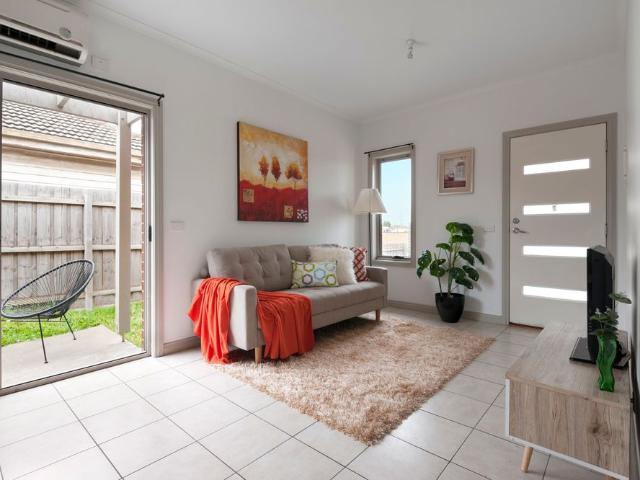 Adorable Low Maintenance Living in a Fantastic Location!