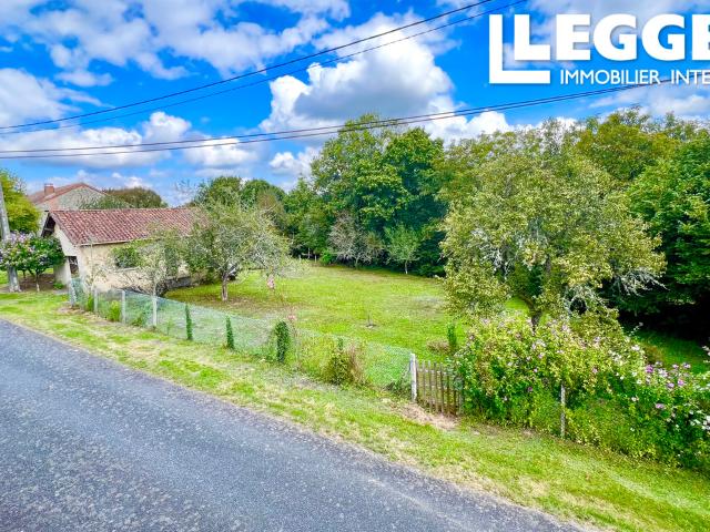 Adorable Propriété de Hameau à Finitions – Lumineuse et Pleine de Potentiel pres de deux villages