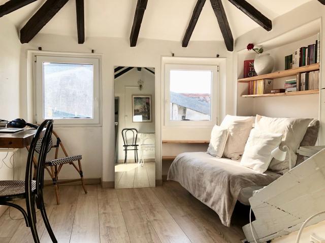 Adorable studio Old Nice Near the Sea, Nice Amsterdam Apartments for Rent