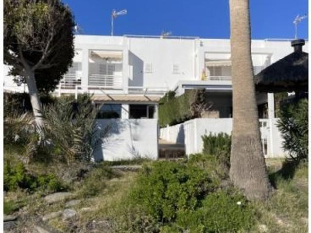Adosada moderna con solárium Primera Línea de Playa en El Calón