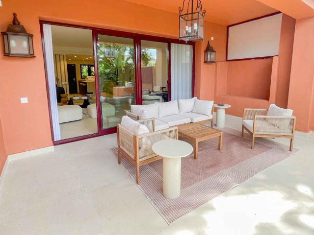 Adosada completamente reformada en alquiler de larga temporada en Urbanización Monte Marbella Club