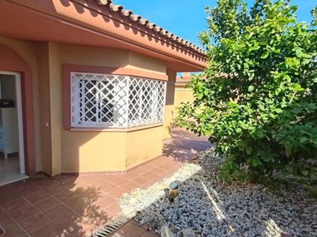 ADOSADA INDEPENDIENTE CON VISTAS PANORÁMICAS Y PISCINA PRIVADA