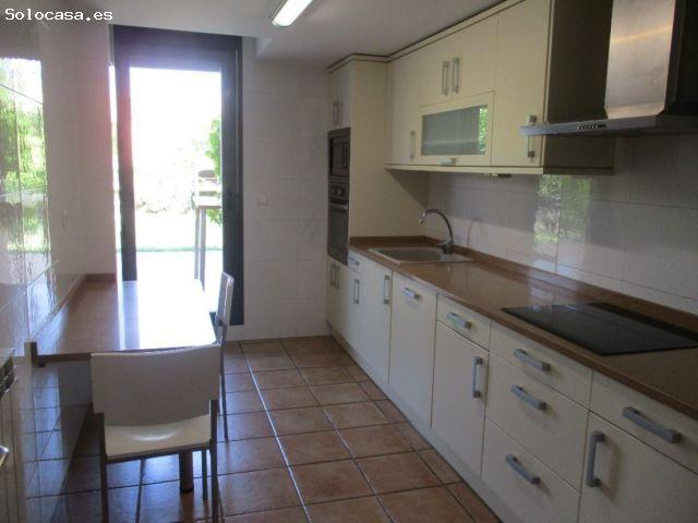 ADOSADA, 3 DORMITORIOS, BUHARDILLA, 3 BAÑOS