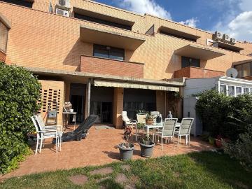 ADOSADA, 3 DORMITORIOS, BUHARDILLA, 3 BAÑOS