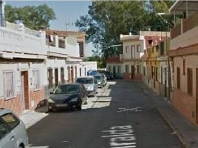 ADOSADO OCUPADO, a la venta en Guillena