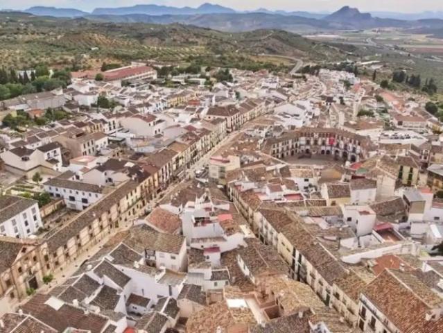 Adosado con balcón en alquiler en Archidona
