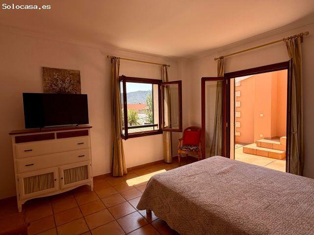 Adosado con preciosas vistas al pueblo calvia