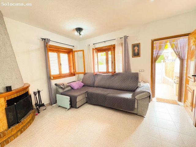 Adosado con solárium, patio y orientación sureste en residencial con piscinas en Gran Alacant