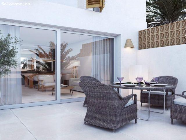 ADOSADO DE ENSUEÑO CON PATIO EXTERIOR, TERRAZA, GARAJE Y PISCINA COMUNITARIA EN URBANIZACIÓN LALMUNI