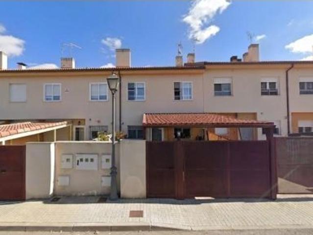 Adosado el venta en Hontanares de Eresma. Cesión de Remate, no visitable