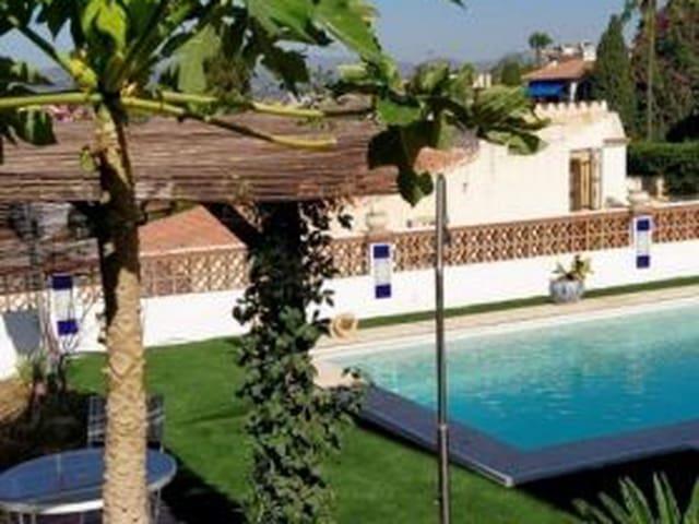 Adosado en alquiler en Caleta de Vélez, Málaga Costa del Sol