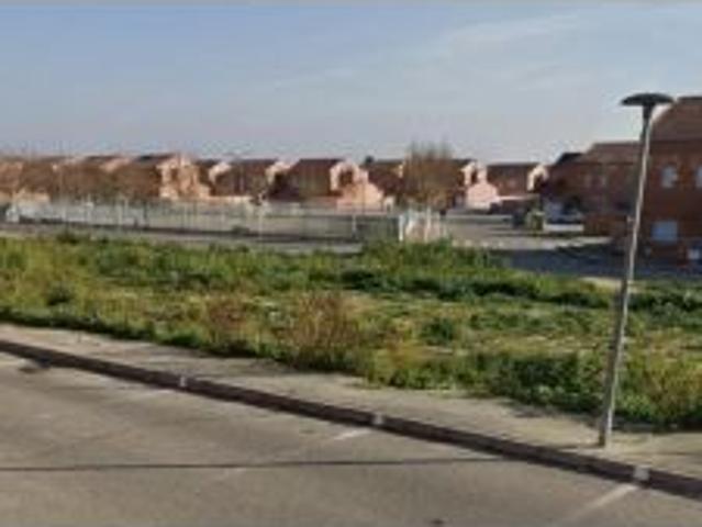 ADOSADO EN CHOZAS DE CANALES