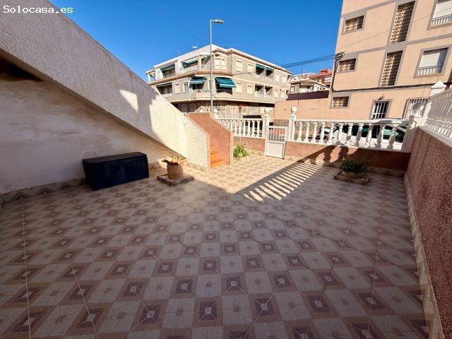 Adosado en planta alta en El Paraíso, Torrevieja