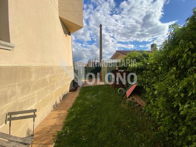 Adosado en pleno corazón de Rioja Alavesa, jardín y txoko privado
