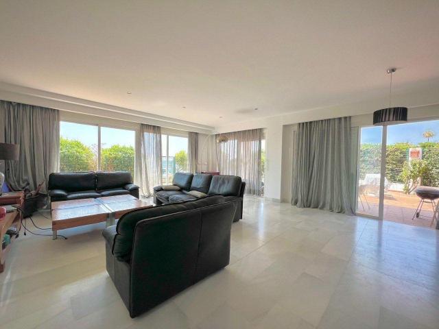 Adosado en primera línea de mar en Estepona Este