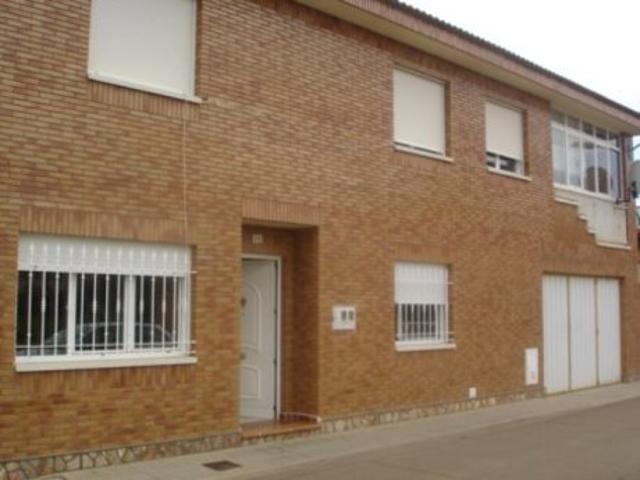 Adosado en venta. Mayorga