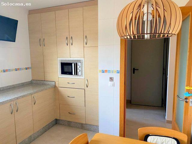 ADOSADO EN VENTA CON TERRAZA Y GARAJE