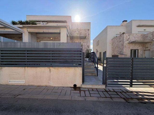 Adosado en venta en Aguas Nuevas, Alicante Costa Blanca