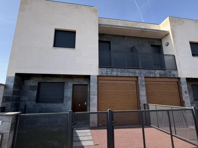 Adosado en Venta en Cigales Cigales, Valladolid