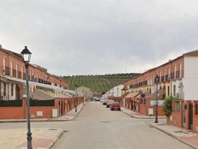 ADOSADO EN VILLANUEVA DE LA REINA
