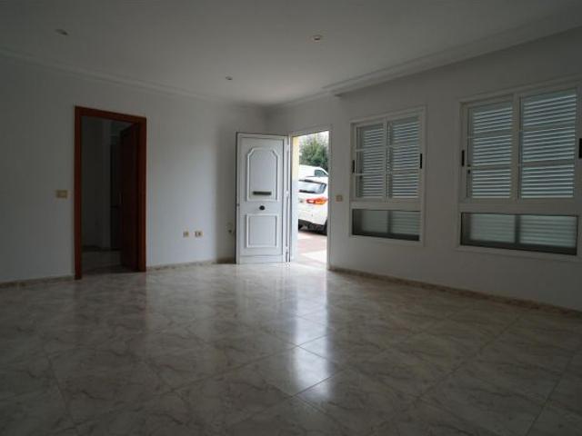 ADOSADO ZONA CASA AZUL