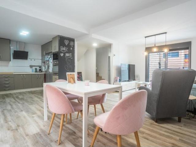ADOSADO ZONA AYUNTAMIENTO HUÉRCAL DE ALMERÍA: 5 HABITACIONES + 3 BAÑOS + COCINA EQUIPADA + PISCINA