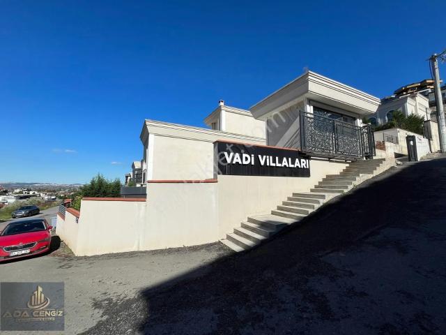 Adatıp Hastanesi Arkasında Bu Yapı Vadi Villalarında 4+1 Villa