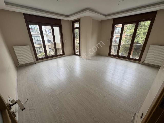 Adatepe Sahilde 9 Yıllık Asansörlü Balkonlu 2 Banyolu 3+1