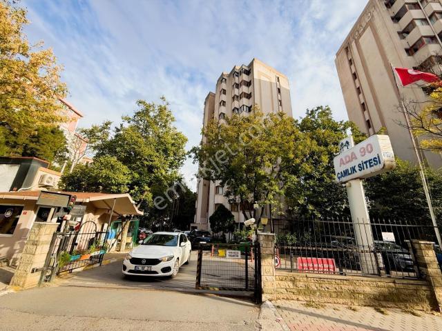 Ada 90 Sitesi'de 3+1 Metrobüse Yakın Havuzlu Tesisli Temiz Daire