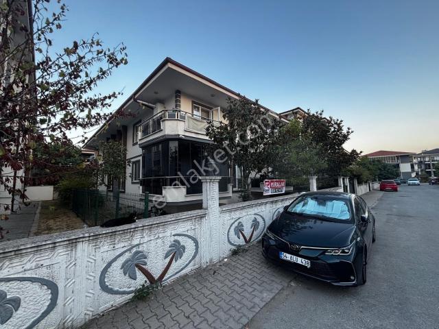 Ada Avm Yakını Giriş Kat 3+1 110 M2 Bakımlı Daire