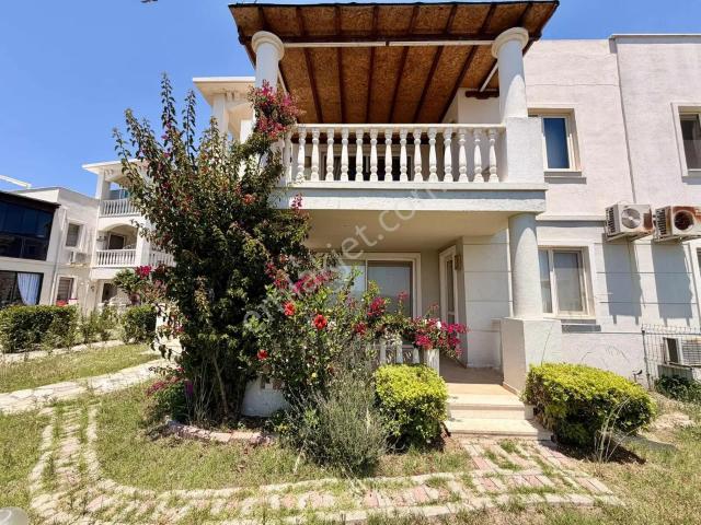 Adabükü Boğaziçi Flamingo Sitesinde Geniş Bahçeli Eşyalı 1+1